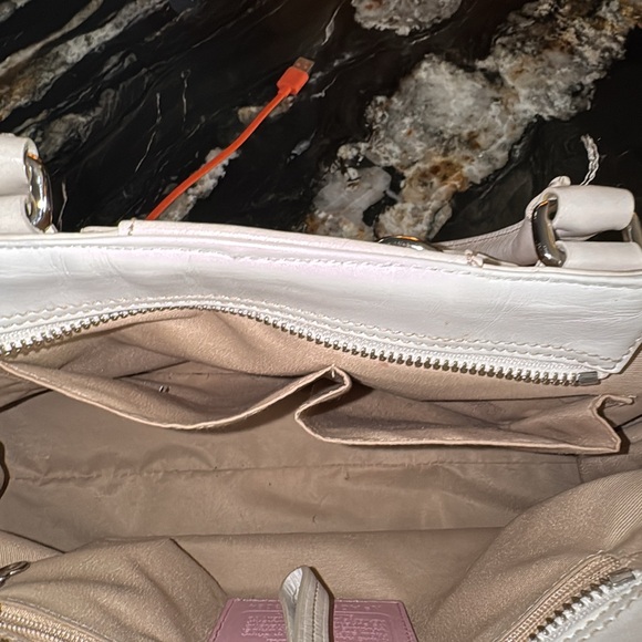 Coach Pink and White leather Shoulder Bag - Picture 5 of 11
